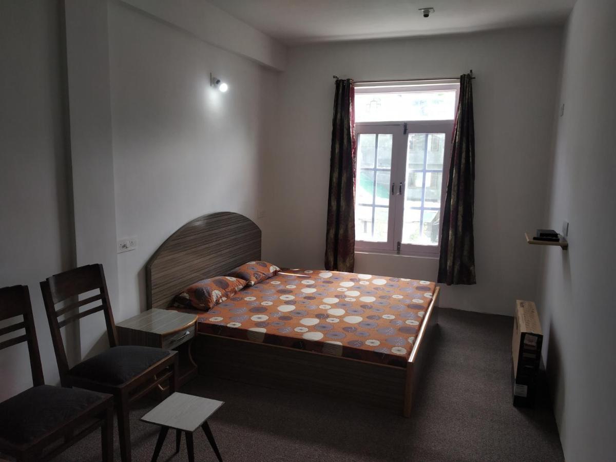 Hotel The Ile Srīnagar Zewnętrze zdjęcie