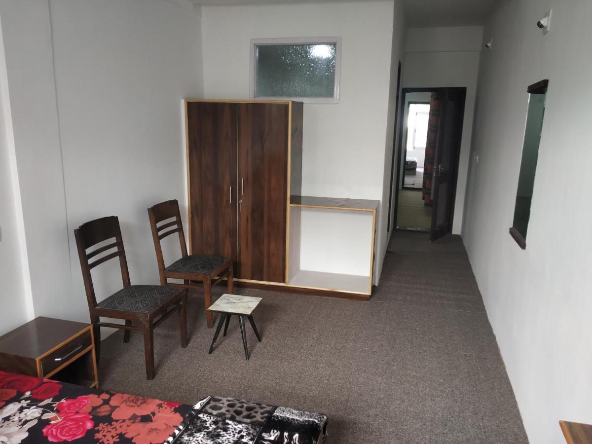 Hotel The Ile Srīnagar Zewnętrze zdjęcie