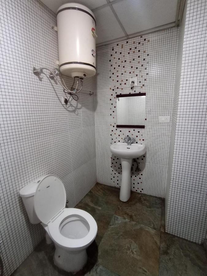 Hotel The Ile Srīnagar Zewnętrze zdjęcie